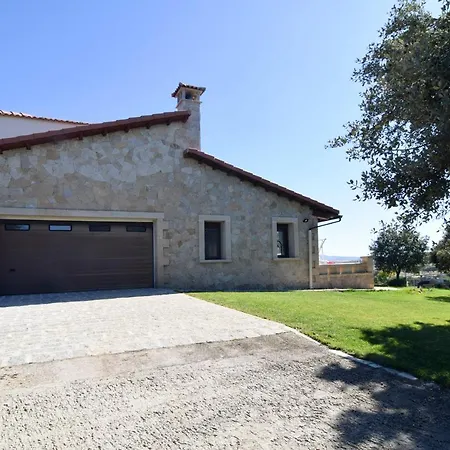 Casa Entre Piedras Y Estrellas Holiday home Gallegos de Sobrinos